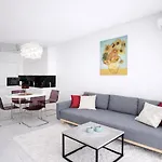 Inpoint - Steps From Main Station&old Town Self Check-in Daire