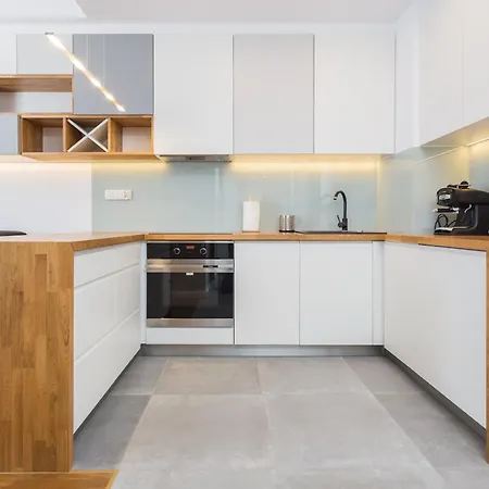 Apartment Inpoint Main Station&old Town *