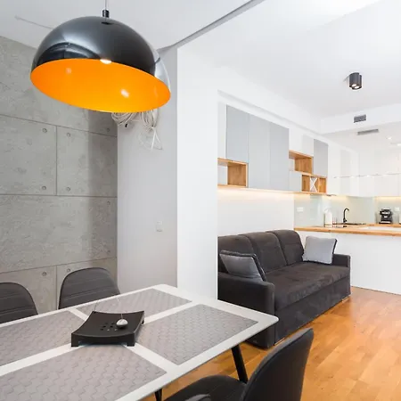 Inpoint Main Station&old Town Apartment