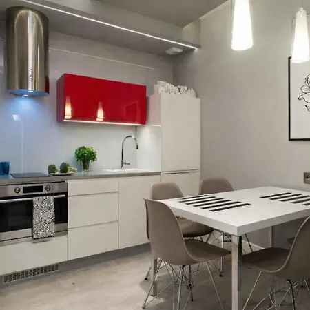 Apartment Inpoint - Steps From Main Station&old Town Self Check-in