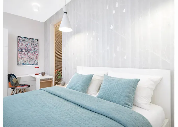 Inpoint - Steps From Main Station&old Town Self Check-in Apartment