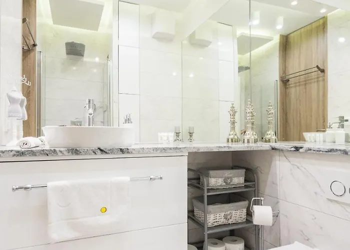 Apartment Inpoint - Steps From Main Station&old Town Self Check-in