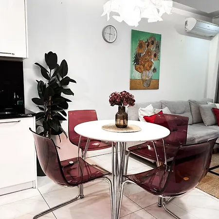 Inpoint - Steps From Main Station&old Town Self Check-in Apartment *