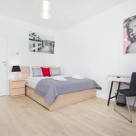 Inpoint - Steps From Main Station&old Town Self Check-in * Krakow