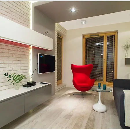 Inpoint - Steps From Main Station&old Town Self Check-in