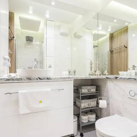 Daire Inpoint - Steps From Main Station&old Town Self Check-in